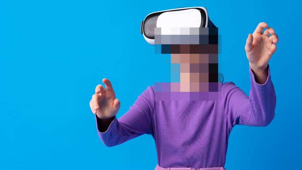 אילוסטרציה ילדה משחקת ב-VR (צילום: FabrikaSimf/shutterstock)