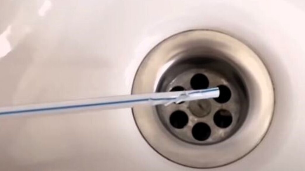 טיפ לפתיחת פתח ניקוז עם קשית טיפ לפתיחת פתח ניקוז עם קשית