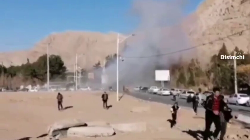 אנשים נמלטים רגע אחרי הפיצוץ באיראן אנשים נמלטים רגע אחרי הפיצוץ באיראן