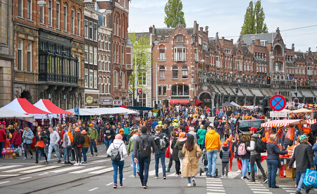 תיירים אמסטרדם הולנד (צילום: Vladimir Zhoga, shutterstock)