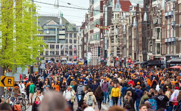 אמסטרדם הולנד תיירים (צילום: Ekaterina Kupeeva, shutterstock)