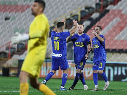 והחגיגה נמשכה במחצית השנייה (צילום: לירון מולדובן)