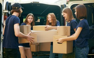 מתנדבים  (צילום: Master1305, shutterstock)