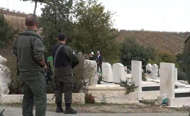 הלוויה בצל הירי בצפון (צילום: חדשות 12)