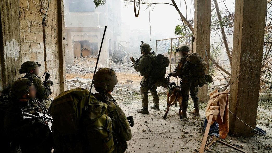  לוחמי צוות הקרב של חטיבת צנחנים בחאן יונס