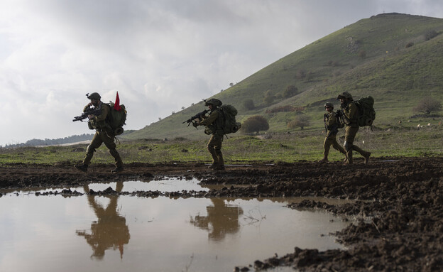 לוחמים בגבול לבנון (צילום: AP)