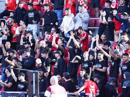 ולא מעט קהל ביציעים (צילום: דני מרון)