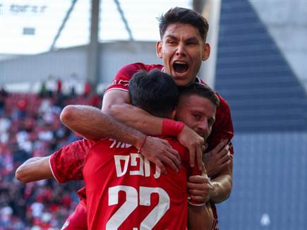 שמיר השלים צמד (צילום: דני מרון)