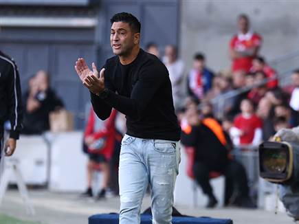 ברדה, מנגד, עולה על הגל (צילום: דני מרון)