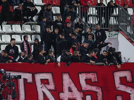 הקהל המקומי ישוב לביתו מאוכזב (מאור אלקסלסי)