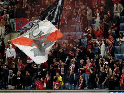 האוהדים האדומים בפתח תקווה. נהנו מכל רגע הערב (אלן שיבר)