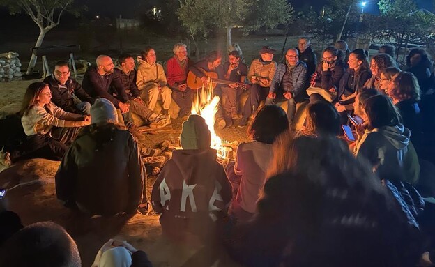 התנדבות חקלאית בפתחת ניצנה  (צילום: אלין אברמזיק)