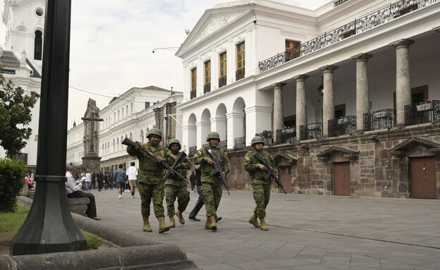 מצב חירום חיילים בקיטו אקוודור (צילום: RODRIGO BUENDIA , getty images)