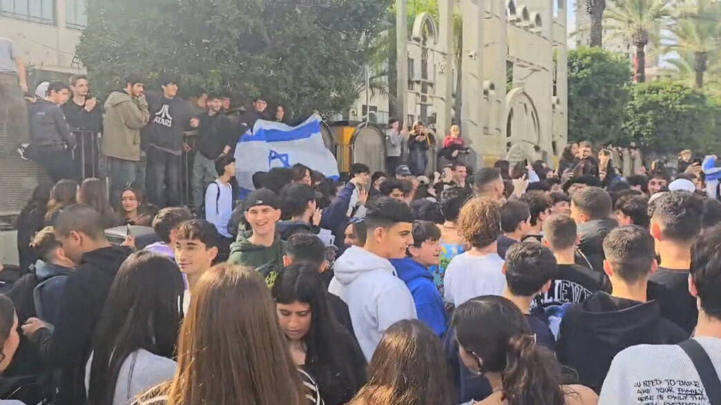 מחאת התפילין בגמנסיה הרצליה בת"א מחאת התפילין בגמנסיה הרצליה בת"א