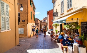 סמטה סן טרופה צרפת (צילום: photosmatic, shutterstock)