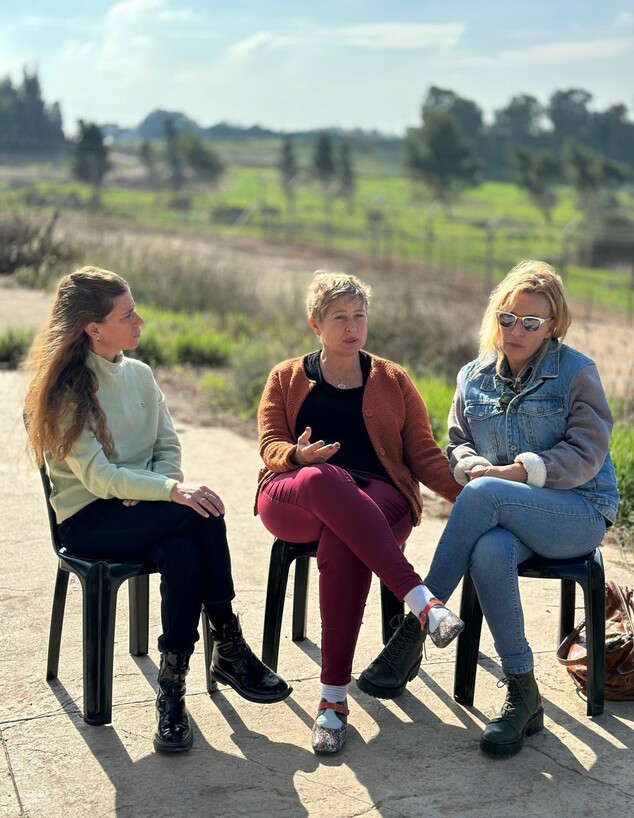 איריס חיים, שרית זוסמן וגלית ולדמן (צילום: חדשות 12)