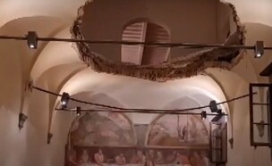 עליית הגג במנזר שהתמוטטה (צילום: צילום מסך יוטיוב)