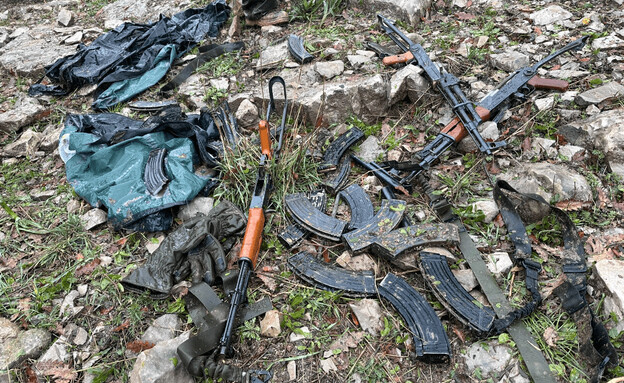 הנשק של המחבלים שחדרו מלבנון וחוסלו בהיתקלות בהר דב (צילום: דובר צה