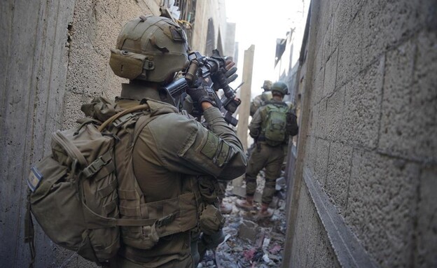 לוחמי צוות הקרב של חטיבת כפיר נלחמים בחאן יונס (צילום: דובר צה