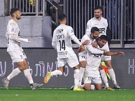 אבל ריינה שוב כבשה (מאור אלקסלסי)