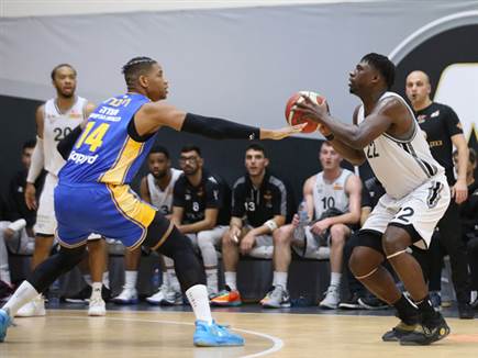 ריברו הרשים בהגנה (אודי ציטיאט)