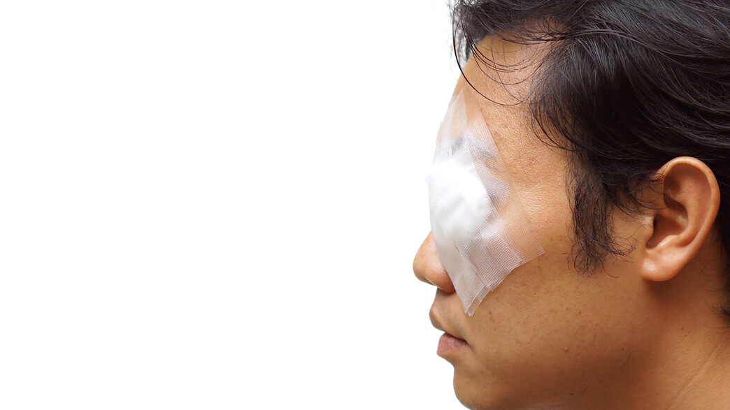 תחבושת על העין תחבושת על העין