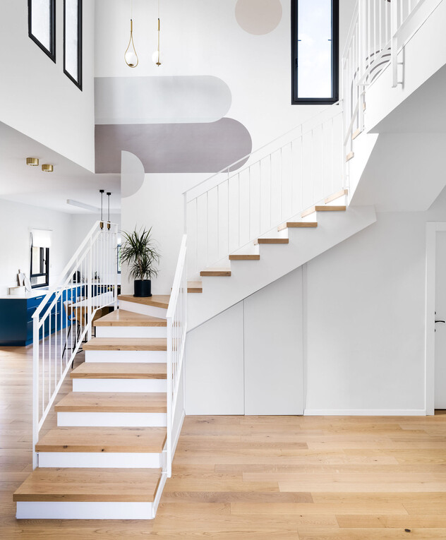 קיר מדרגות ג עיצוב סטודיו Home Lifting ויטל פרי שלטון ומיקה אלטר 