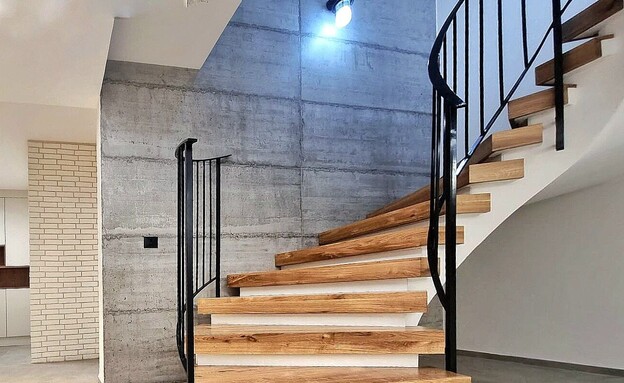 קיר מדרגות ג עיצוב רוית שוסטר  (צילום: עידו שחר)