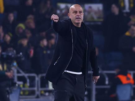 אבוקסיס יודע שיש לו הרבה מה לתקן (צילום: דני מרון)