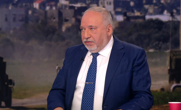 חבר הכנסת אביגדור ליברמן בראיון לפגוש את העיתונות (צילום: חדשות 12)