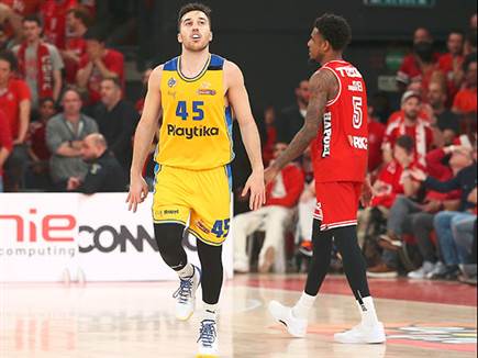 ושל הישראלים בצד הצהוב. בלאט (אלן שיבר)