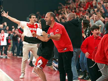 והאוהדים האדומים? לא היו יכולים לבקש סיומת טובה מזו (אלן שיבר)