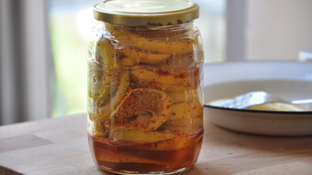 לימונים כבושים מרחוק