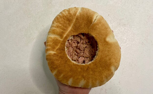 קודם כל טונה. אבל לא להעמיס! קודם כל טונה. אבל לא להעמיס!