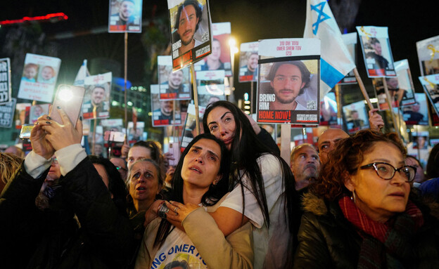 הפגנה למען שחרור החטופים בתל אביב (צילום: רויטרס)
