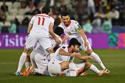 שחקני טג'יקיסטן חוגגים (GETTY) (צילום: ספורט 5)