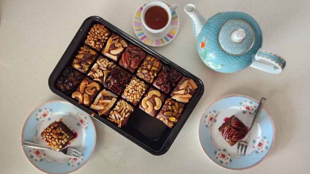 בראוניז עם פיצוחים לט"ו בשבט (פרווה) בראוניז עם פיצוחים לט"ו בשבט (פרווה)