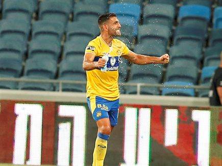 בימיו במכבי ת“א (אלן שיבר)