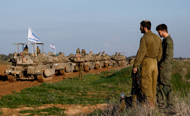 כוחות צה"ל בדרך החוצה מרצועת עזה (צילום: רויטרס)