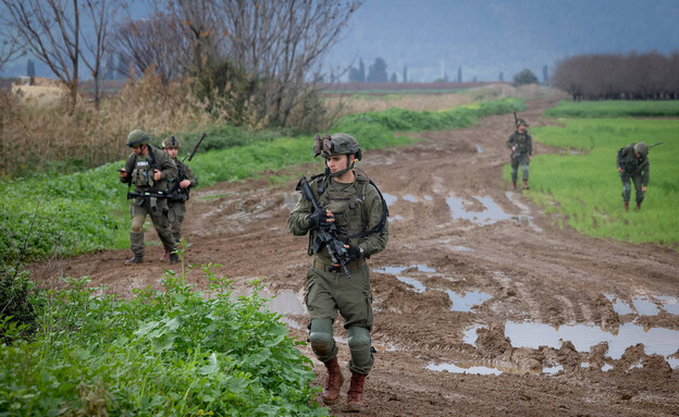 כוחות צה"ל סמוך למקום נפילת שני כטב"מים כפר בלום  (צילום: דוד כהן, פלאש 90)
