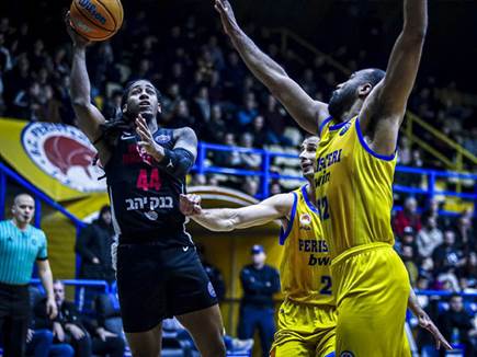 ספידי סמית` (FIBA) (צילום: ספורט 5)