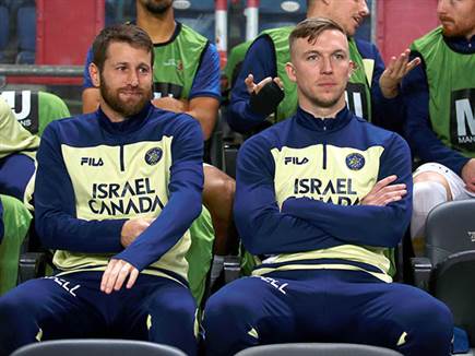 עדן קארצב כבר הספיק לחתום במכבי תל אביב (אלן שיבר) (צילום: ספורט 5)