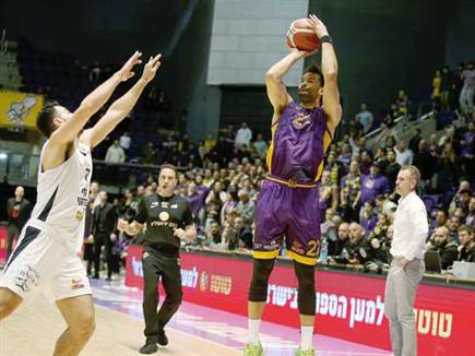 אבל לא הייתה לה תשובה לדרו קרופורד (אלן שיבר)