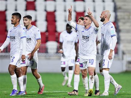 הצגה של הפועל פתח תקווה (מאור אלקסלסי)