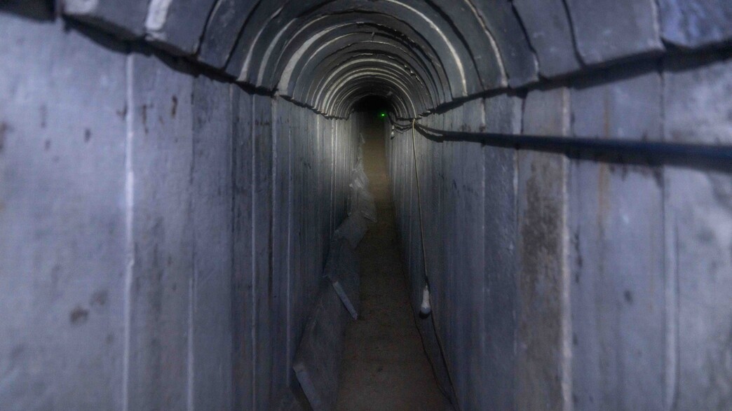 תיעוד מתוך המהנהרה שנחשפה מתחת לבית קברות בעזה