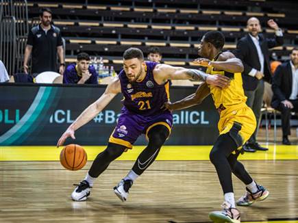 הכל נכנס לו. ארצי (FIBA)