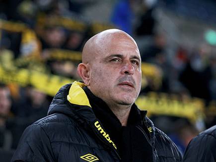 העביר ביקורת חריגה. אבוקסיס (קובי אליהו)