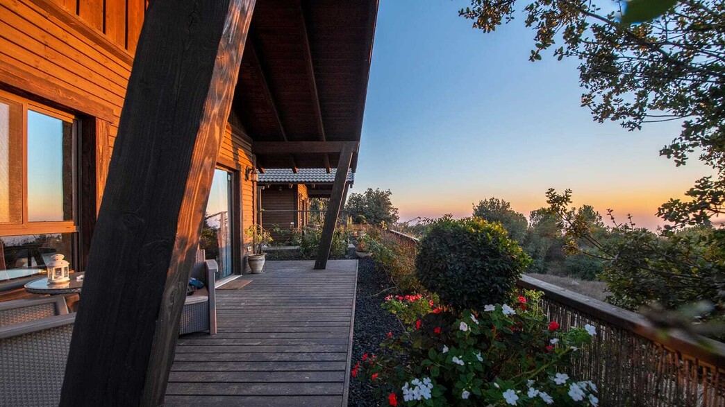 בקתות גלעד, אודם בקתות גלעד, אודם