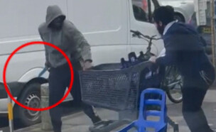 תיעוד: התקיפה האנטישמית בחנות בלונדון (צילום: מתוך "חדשות הבוקר" , קשת 12)