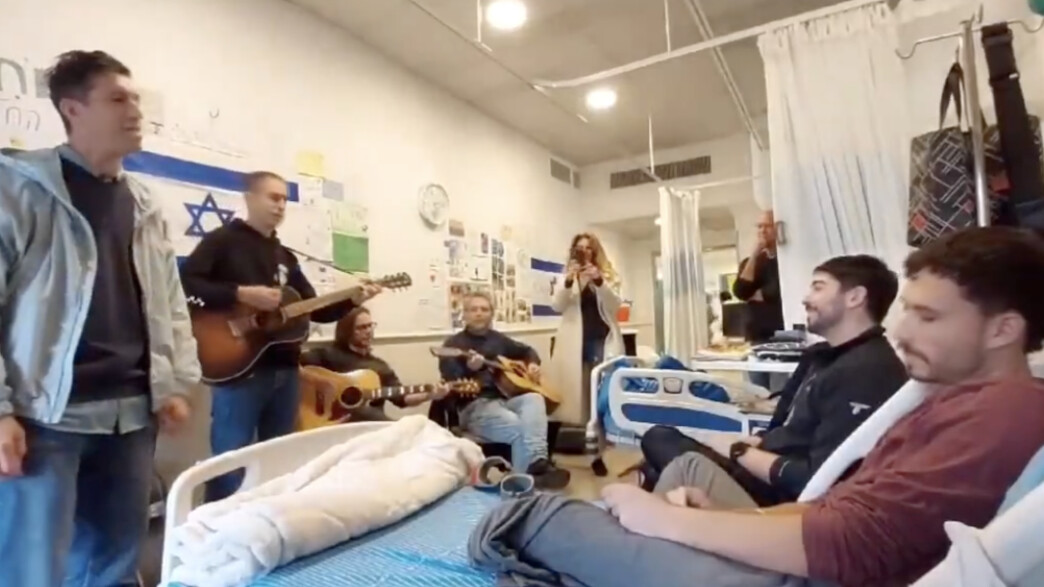 מוניקה סקס מבקרים את רס"ל שחר שילוני וסרן תום צפריר מוניקה סקס מבקרים את רס"ל שחר שילוני וסרן תום צפריר